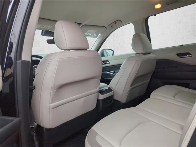Used 2023 Nissan Pathfinder SL image 18