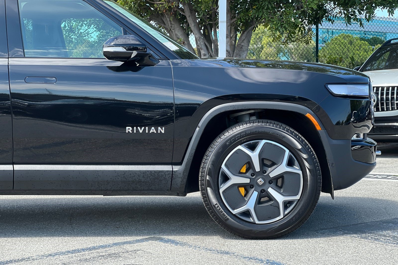 Used 2024 Rivian R1S Adventure AWD/4WD image 37