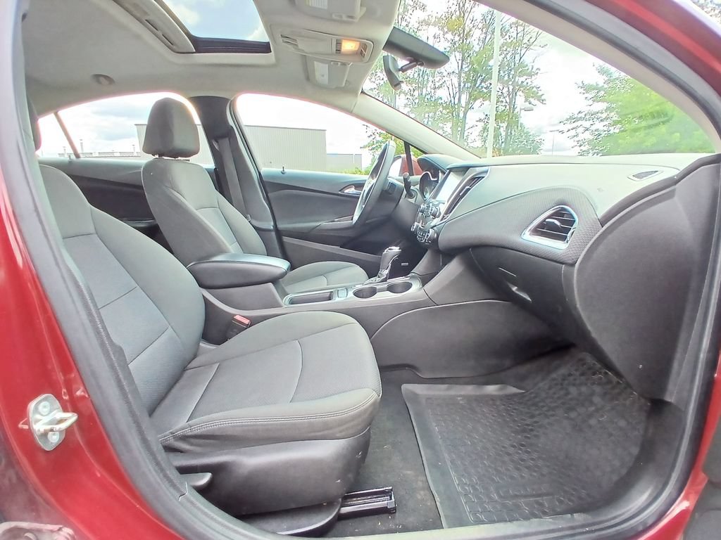 Certified 2018 Chevrolet Cruze LT w/ Sun And Sound Package FWD image 23