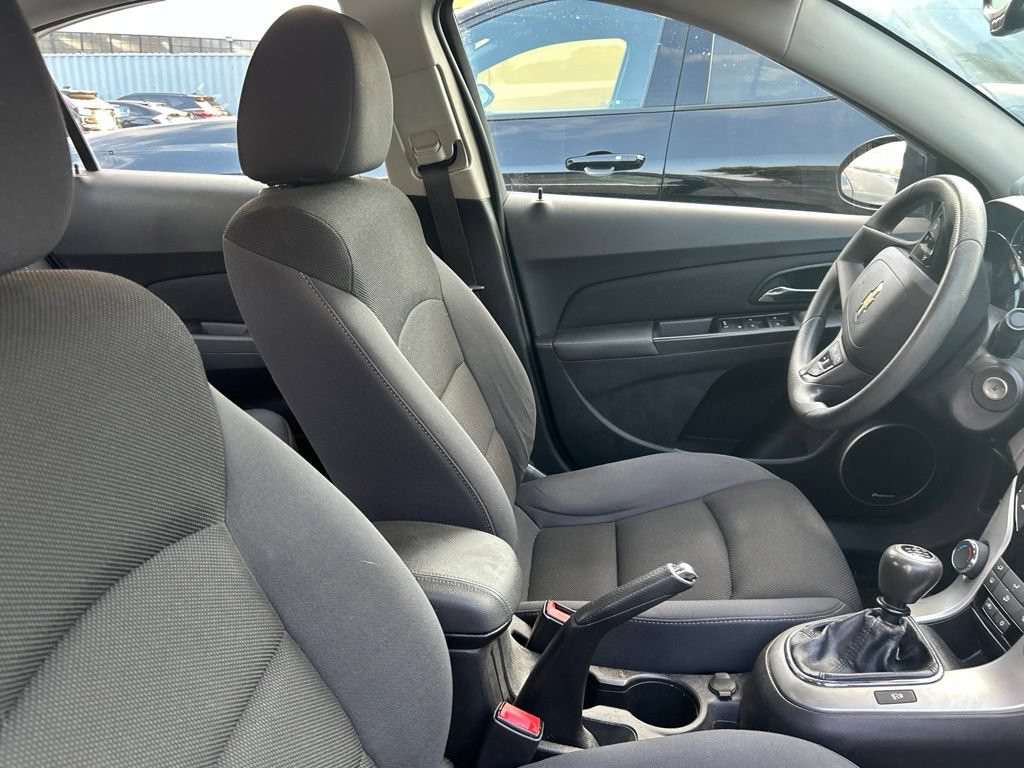 Used 2015 Chevrolet Cruze LT w/ Sun And Sound Package FWD image 11