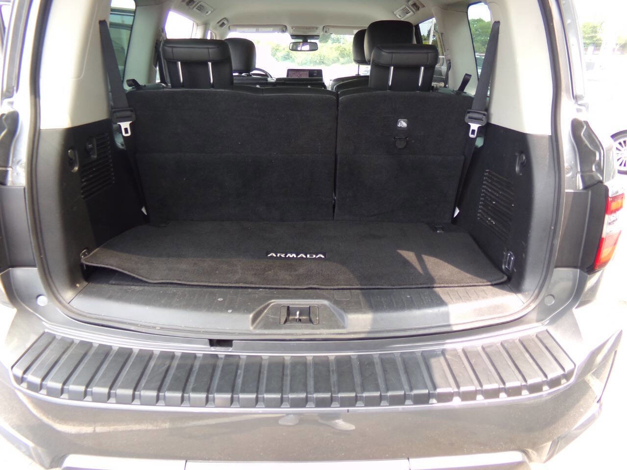 Used 2023 Nissan Armada SV image 32