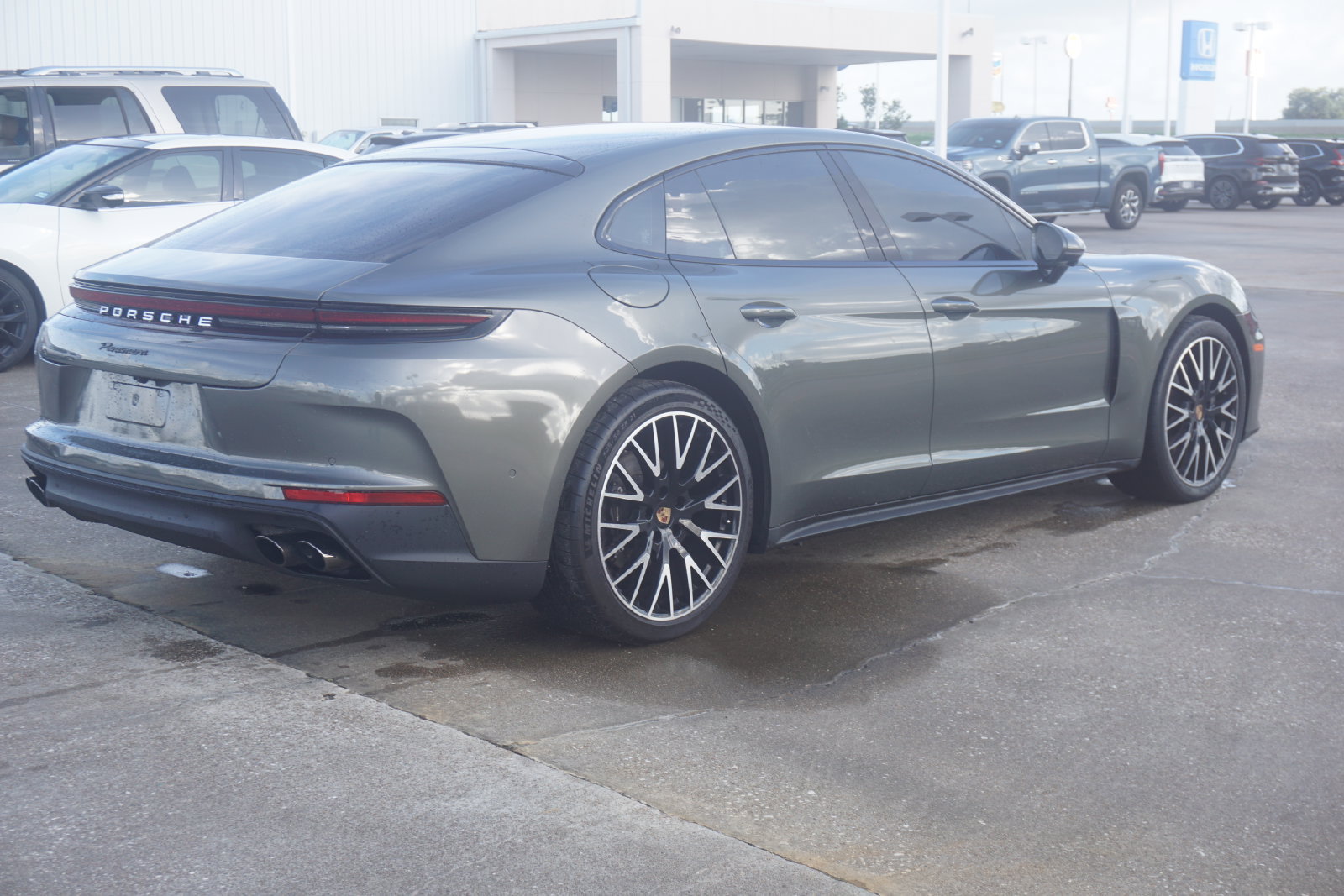 Used 2024 Porsche Panamera RWD image 4