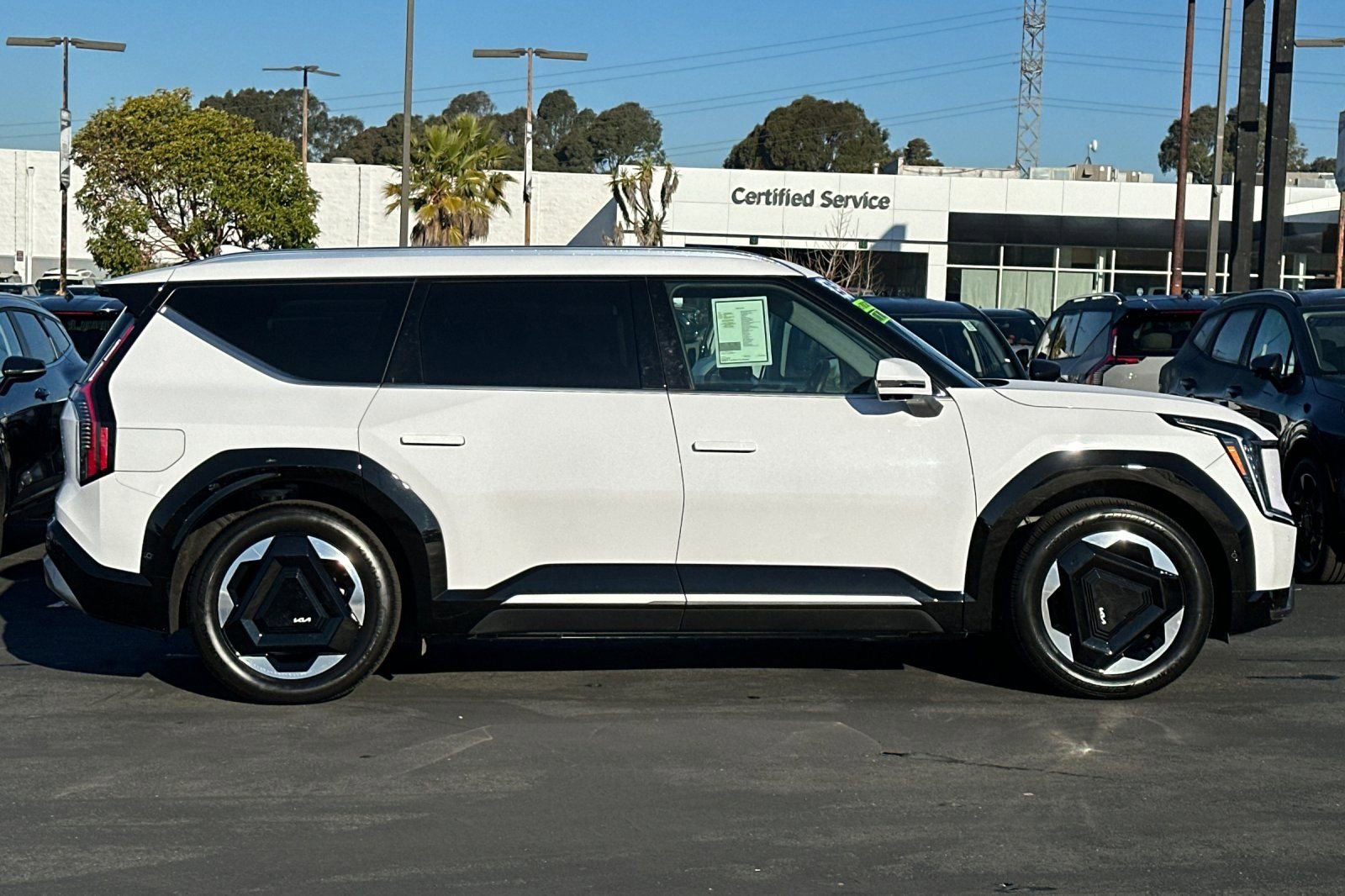 Certified 2025 Kia EV9 Land w/ Towing Package image 4