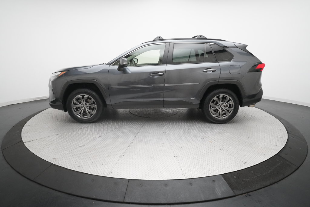 Used 2022 Toyota RAV4 XLE Premium AWD/4WD image 24
