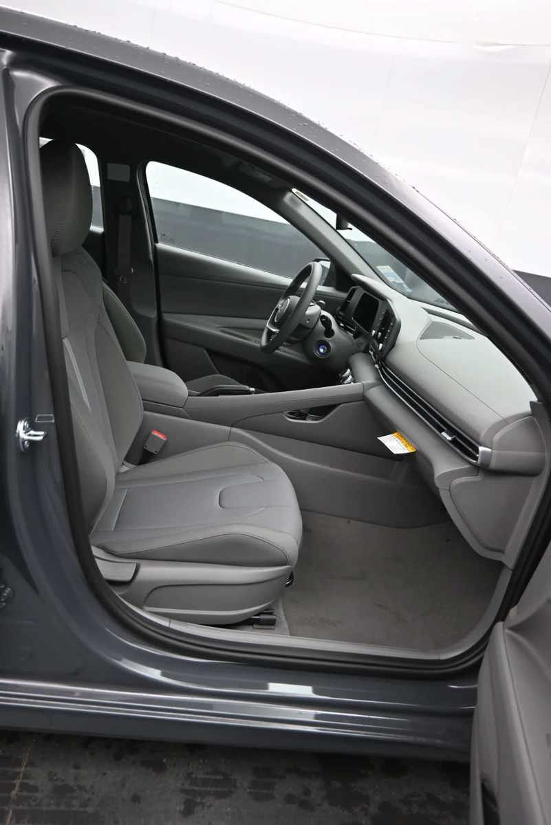 New 2026 Hyundai Elantra SE FWD image 11