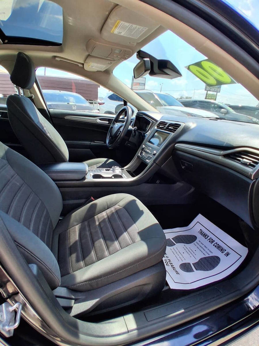 Used 2020 Ford Fusion SE FWD image 13
