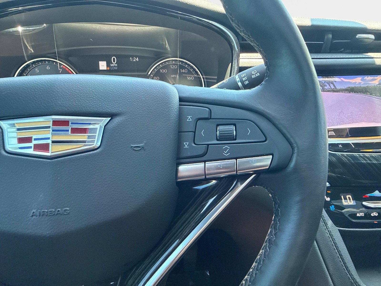 Used 2023 Cadillac XT6 Premium Luxury FWD image 31
