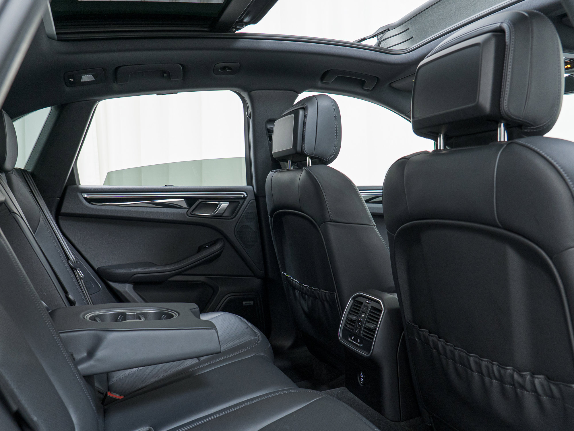 Certified 2023 Porsche Macan image 27