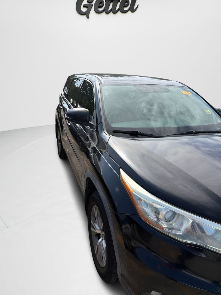 Used 2016 Toyota Highlander Plus FWD image 4