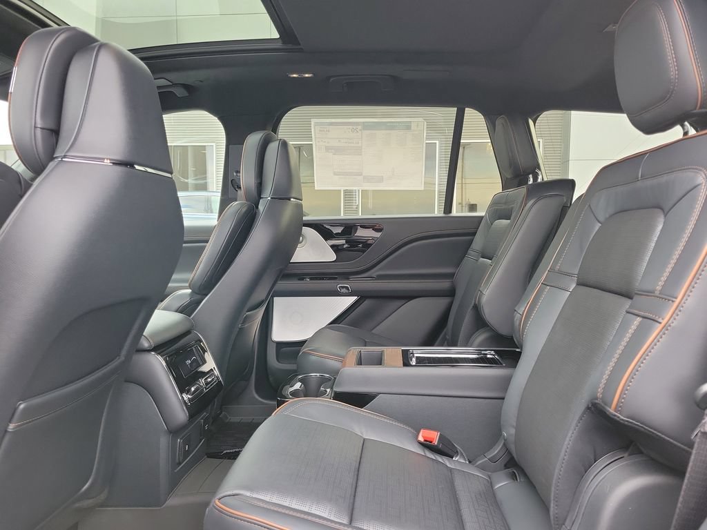 New 2026 Lincoln Aviator Black Label w/ Jet Appearance Package AWD/4WD image 13