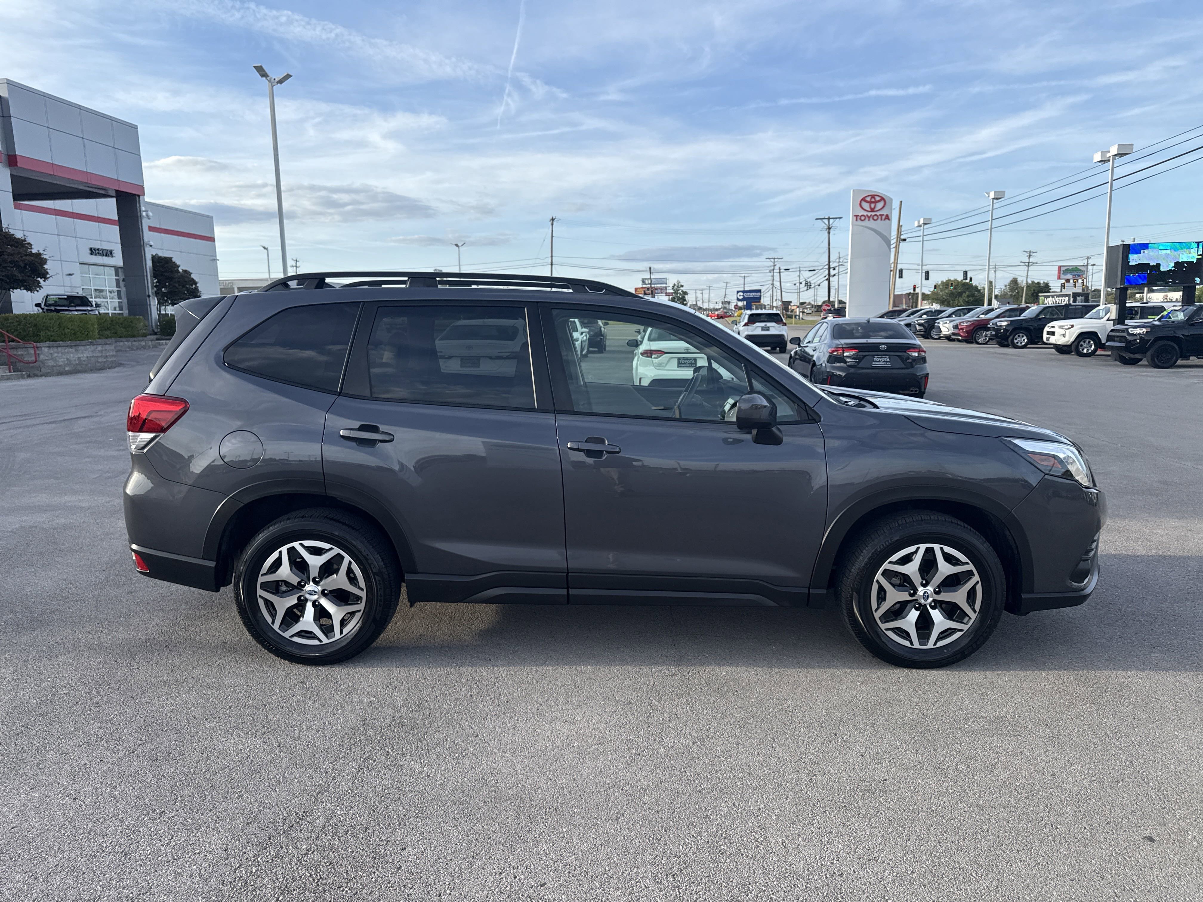 Used 2024 Subaru Forester Premium image 2