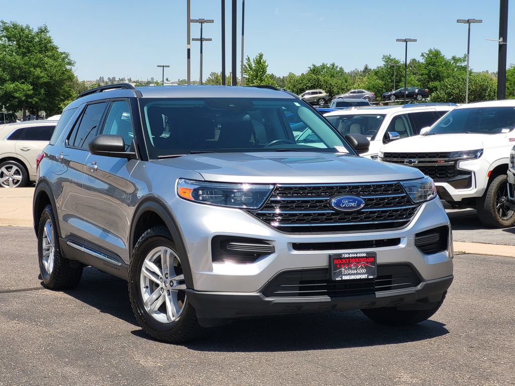 Used 2023 Ford Explorer XLT AWD/4WD image 2