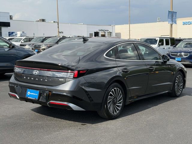 Used 2025 Hyundai Sonata Limited FWD image 2