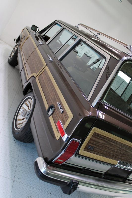 Used 1987 Jeep Grand Wagoneer image 15