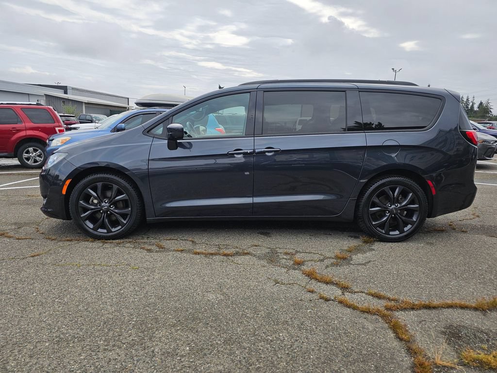 Used 2020 Chrysler Pacifica Touring-L Plus FWD image 5