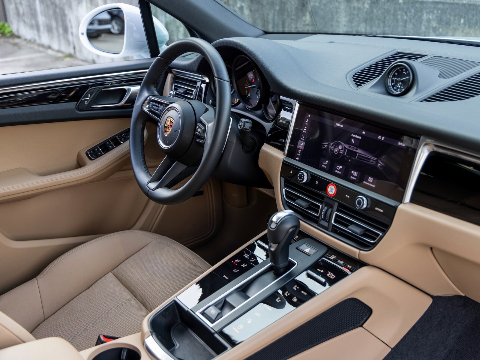 Certified 2025 Porsche Macan image 49