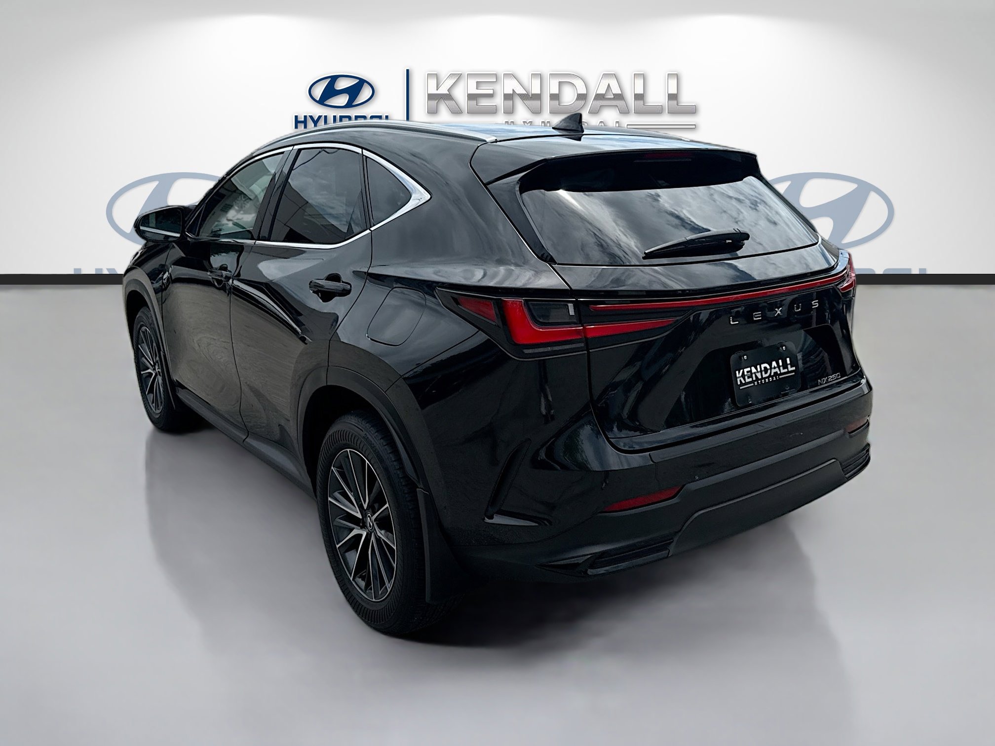 Used 2025 Lexus NX 250 FWD w/ Accessory Package (K3) image 4
