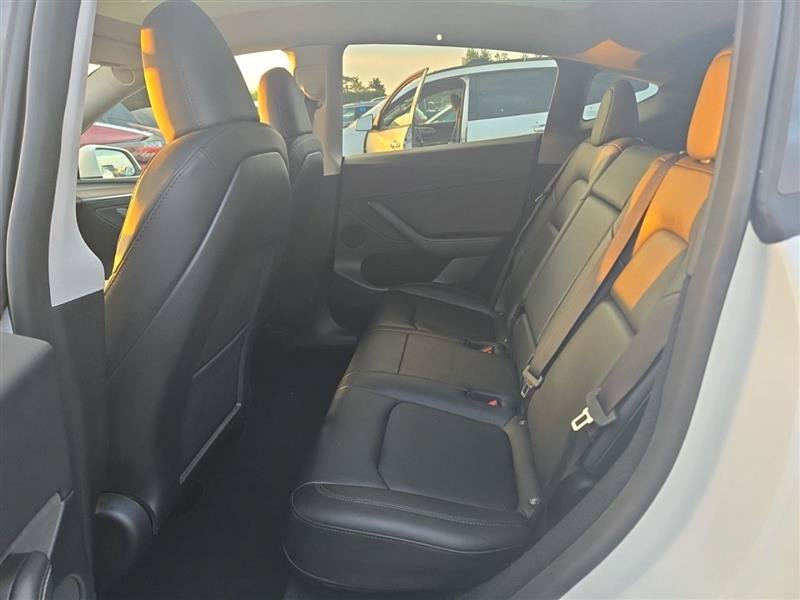 Used 2023 Tesla Model Y Long Range AWD/4WD image 3