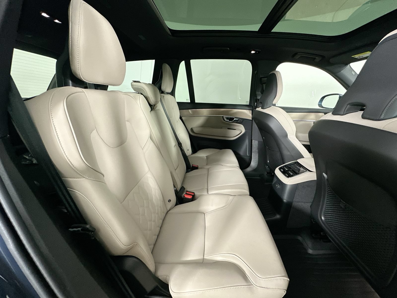 New 2026 Volvo XC90 T8 Plus w/ Protection Package Premier AWD/4WD image 41