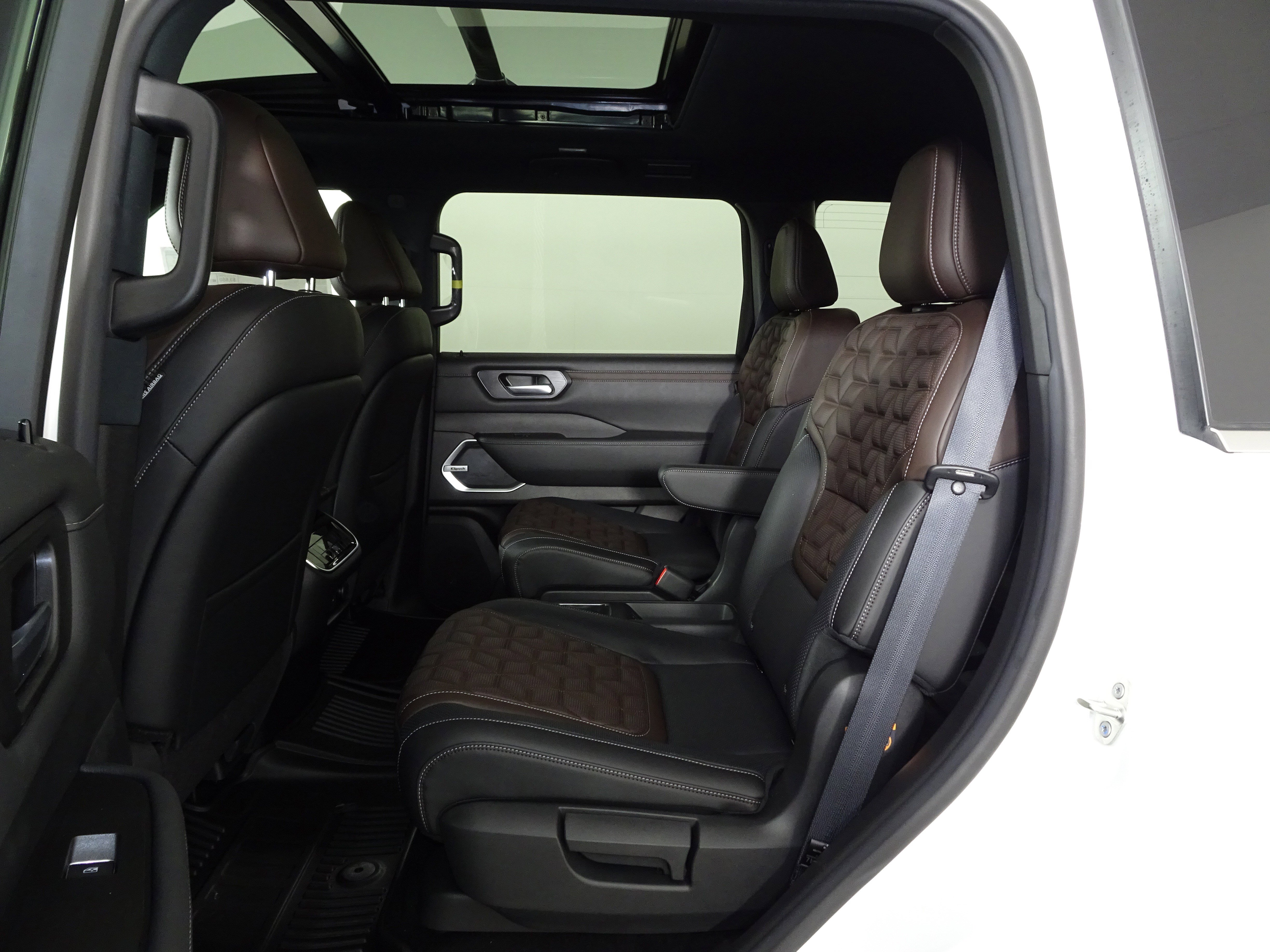 New 2026 Nissan Armada Platinum image 7