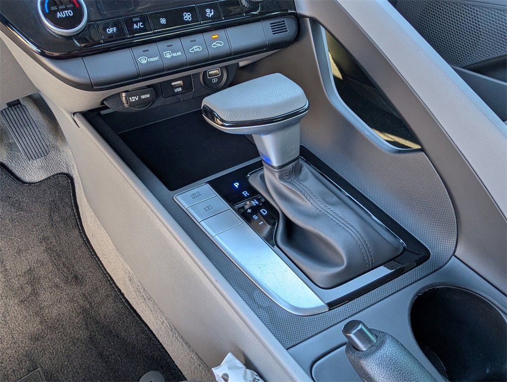 Used 2023 Hyundai Elantra SEL w/ Preferred Accessory Package image 12