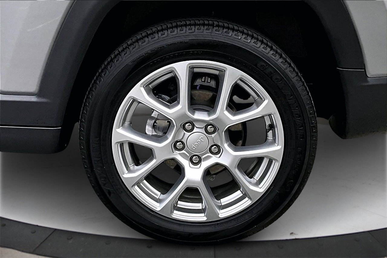 Certified 2024 Jeep Compass Latitude w/ Sun and Sound Group image 35