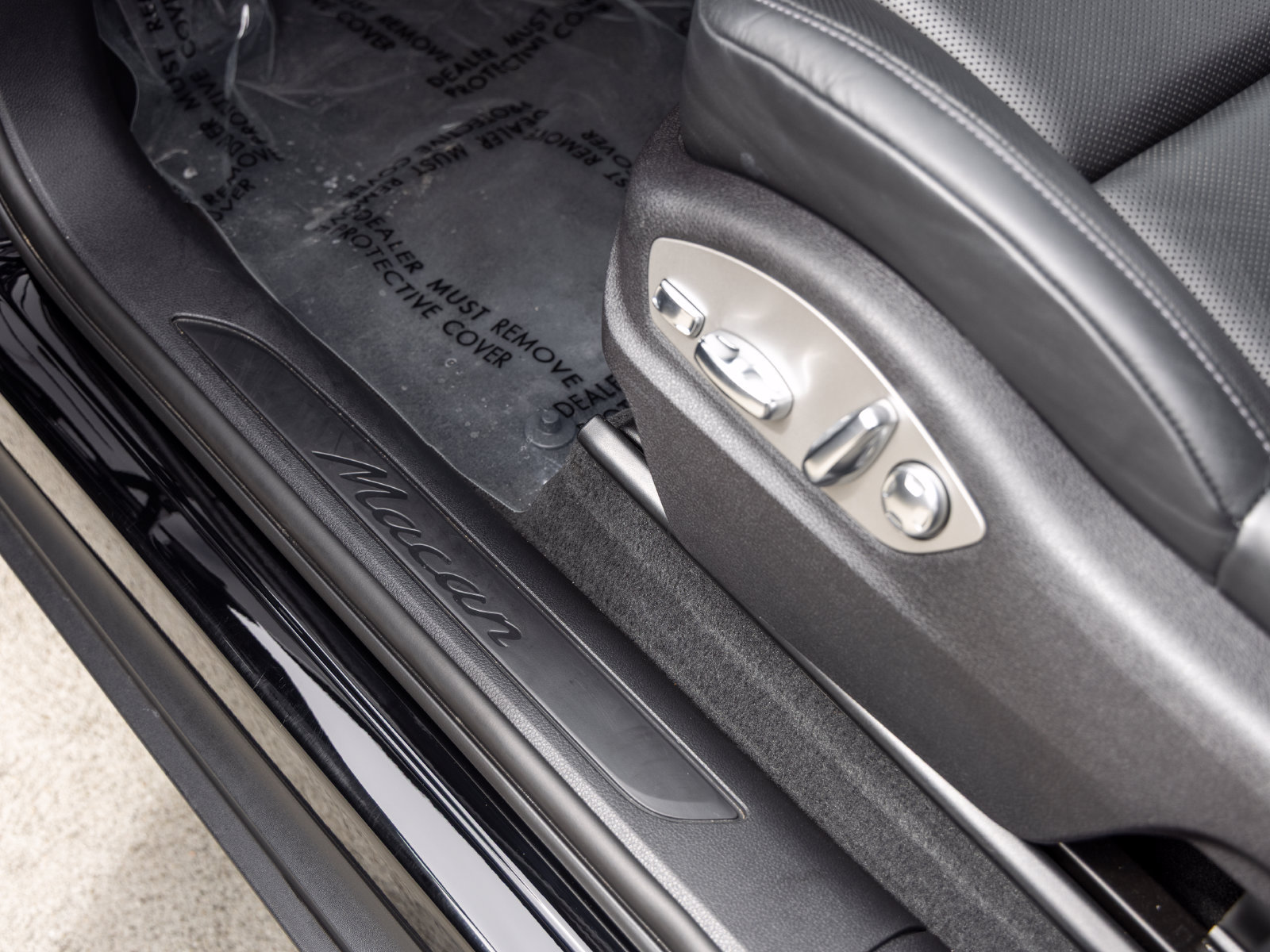 Used 2026 Porsche Macan AWD/4WD image 30