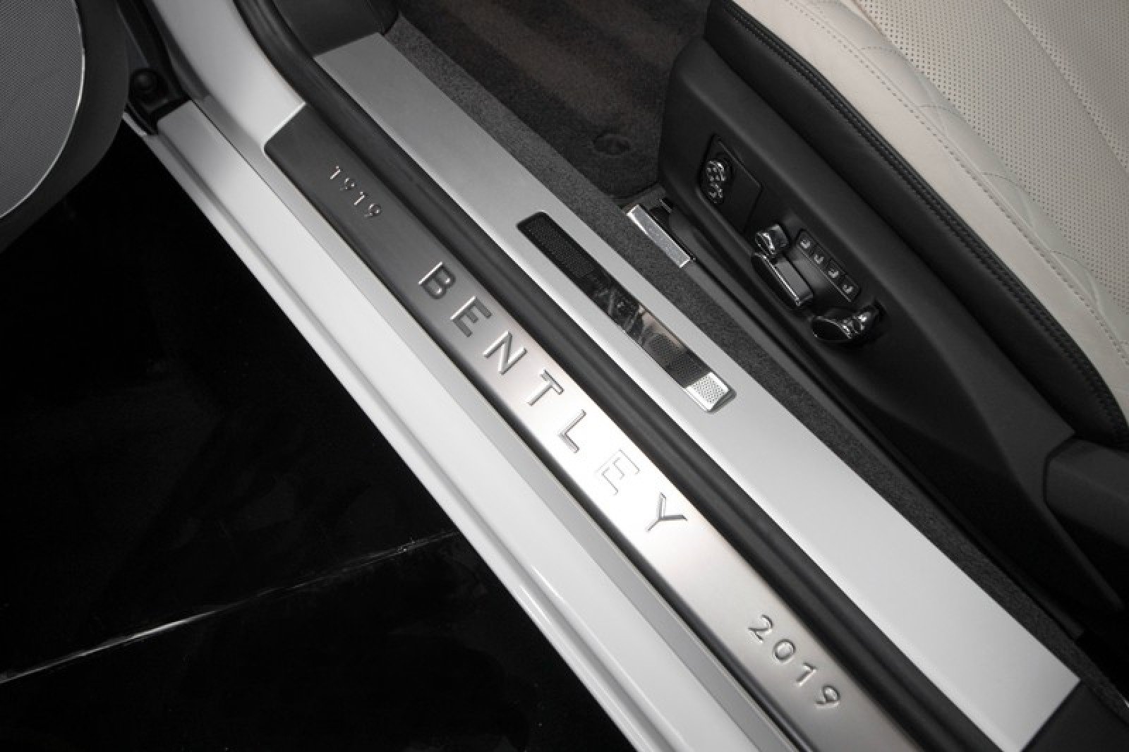 Used 2020 Bentley Continental GT V8 First Edition image 34