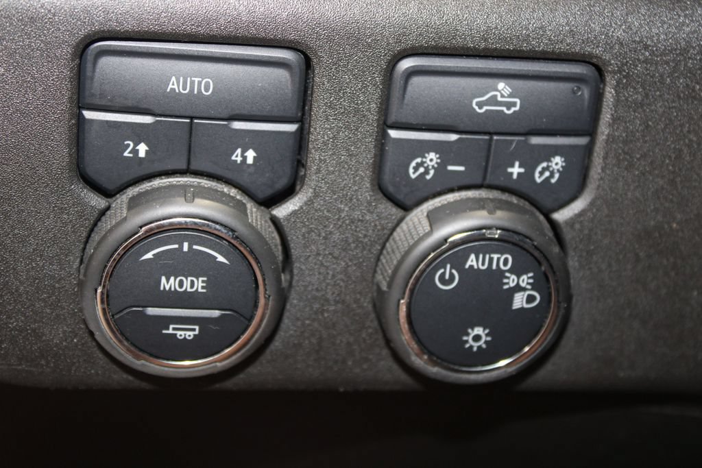 Used 2025 Chevrolet Silverado 1500 LT AWD/4WD image 46