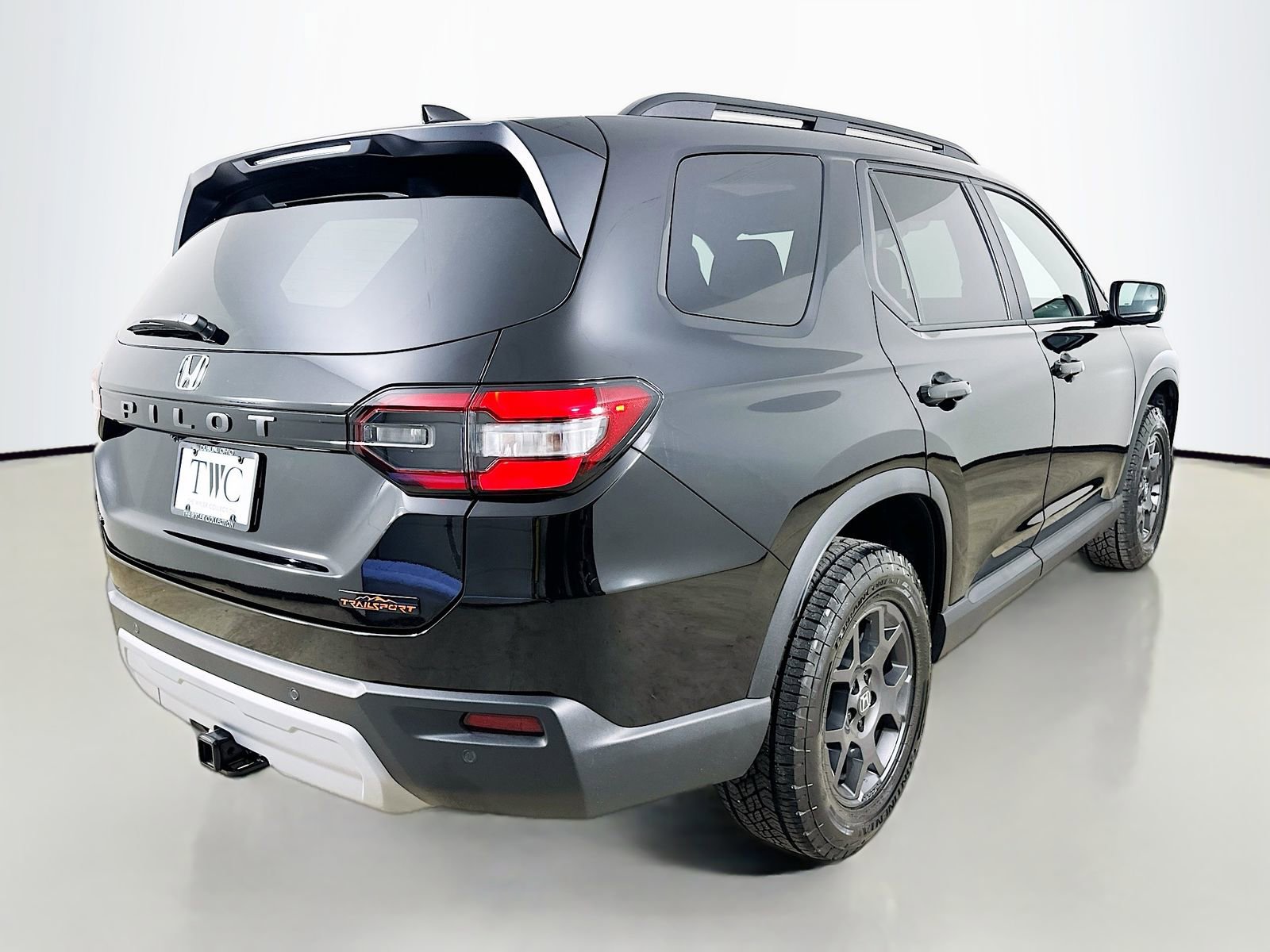 Used 2024 Honda Pilot TrailSport image 5