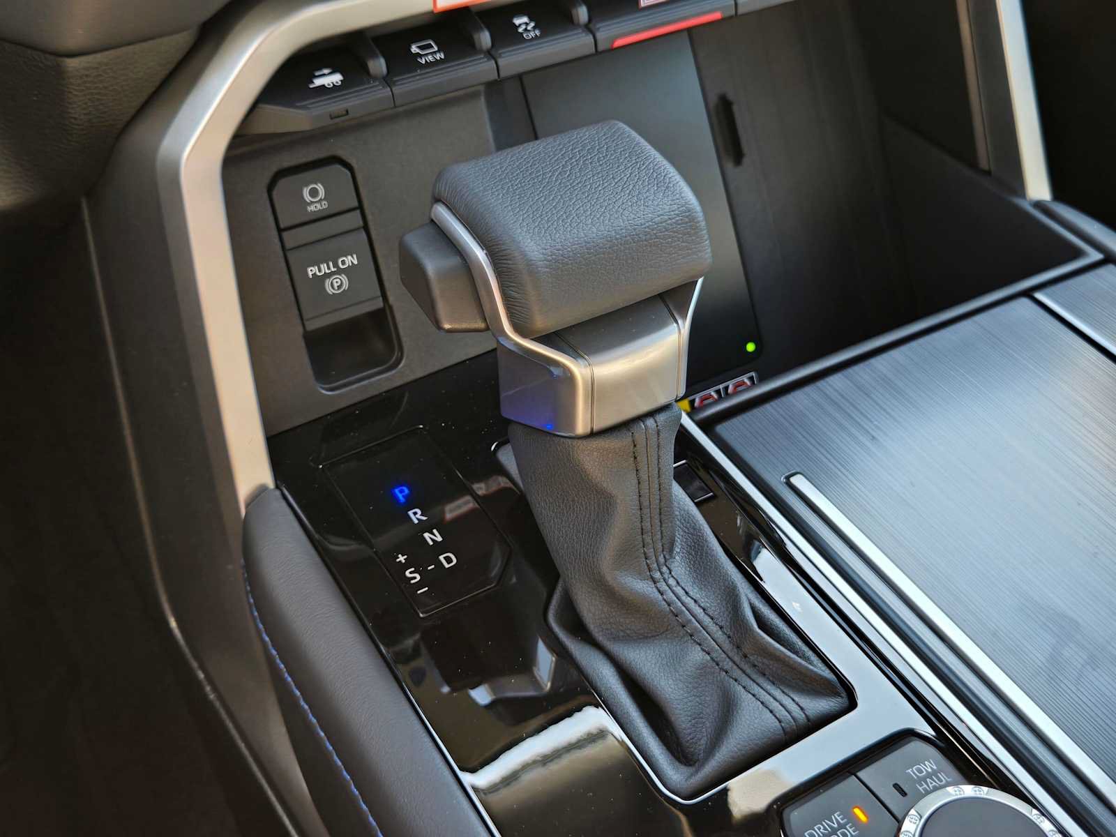 Certified 2025 Toyota Sequoia Platinum AWD/4WD image 38