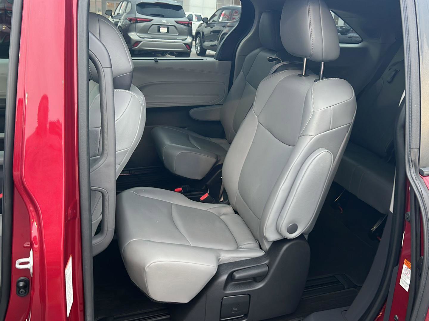 Certified 2022 Toyota Sienna XLE w/ XLE Plus Package image 11