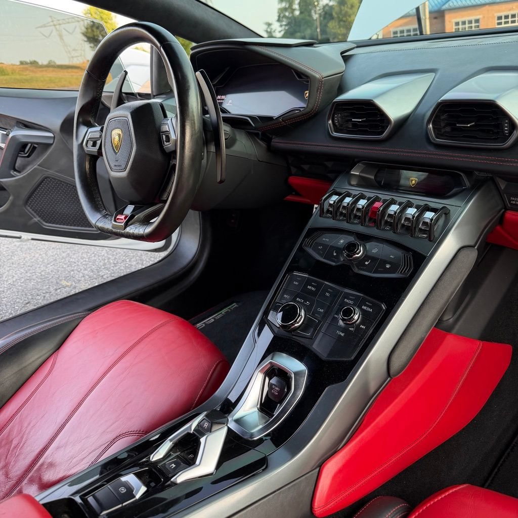 Used 2015 Lamborghini Huracan LP 610-4 AWD/4WD image 17
