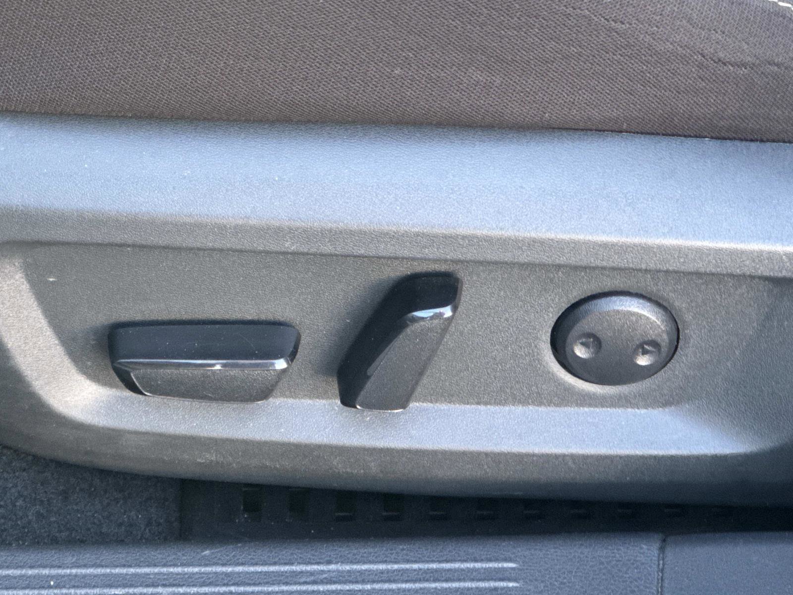 Used 2023 Nissan Rogue SV image 17