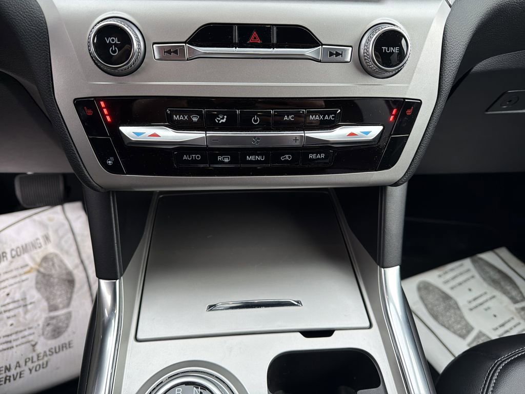 Used 2022 Ford Explorer XLT w/ Equipment Group 202A image 22