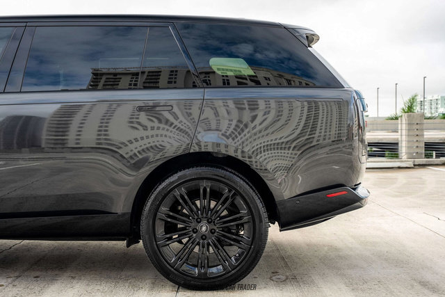 Used 2025 Land Rover Range Rover Long Wheelbase SE image 5
