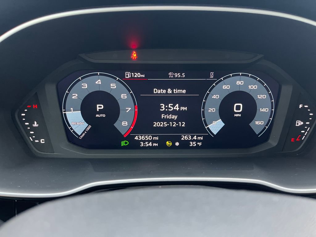 Used 2024 Audi Q3 2.0T Premium image 16