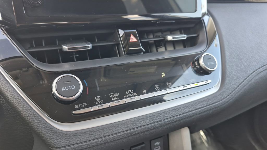 Used 2024 Toyota Corolla Cross XLE w/ Convenience Package image 22