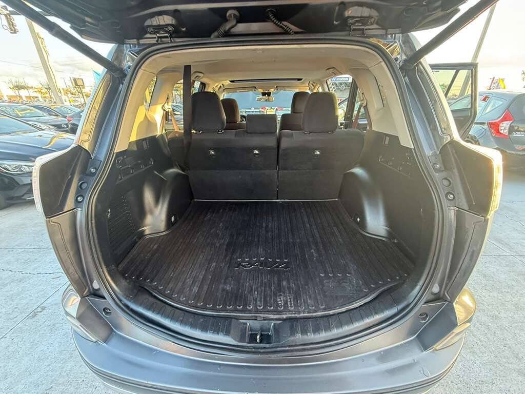 Used 2017 Toyota RAV4 XLE FWD image 7