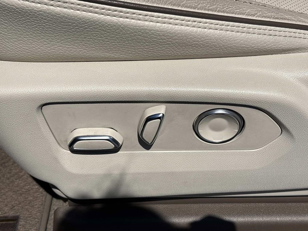 Used 2021 GMC Yukon Denali w/ Denali Premium Package image 10