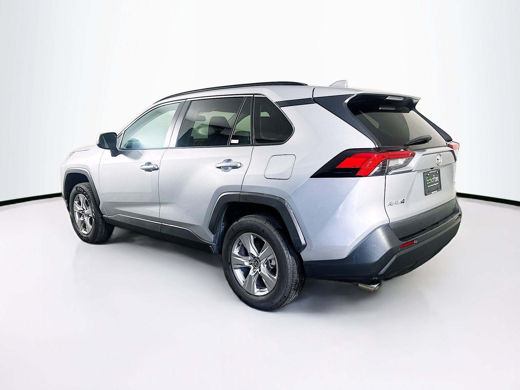 Used 2025 Toyota RAV4 XLE FWD image 5