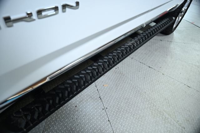 Used 2023 GMC Yukon XL SLT w/ SLT Luxury Package image 15