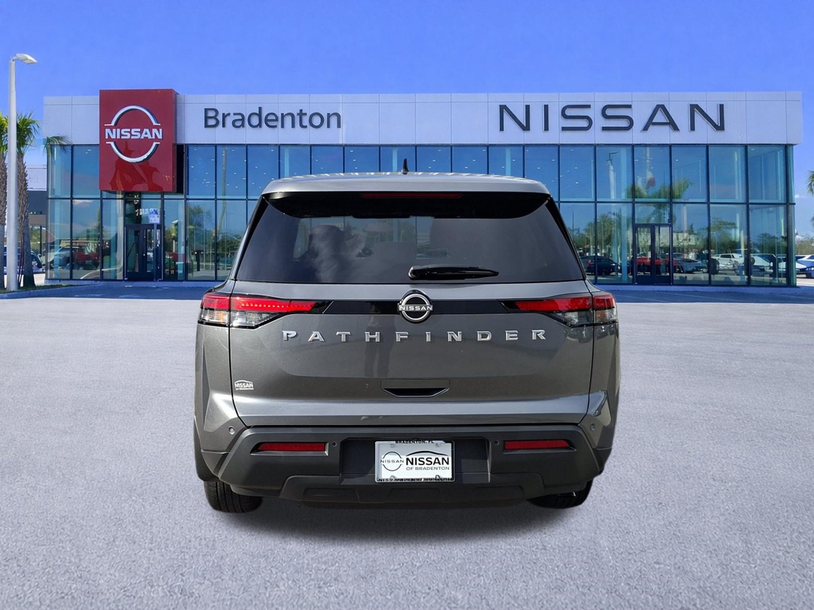Certified 2025 Nissan Pathfinder S FWD image 6