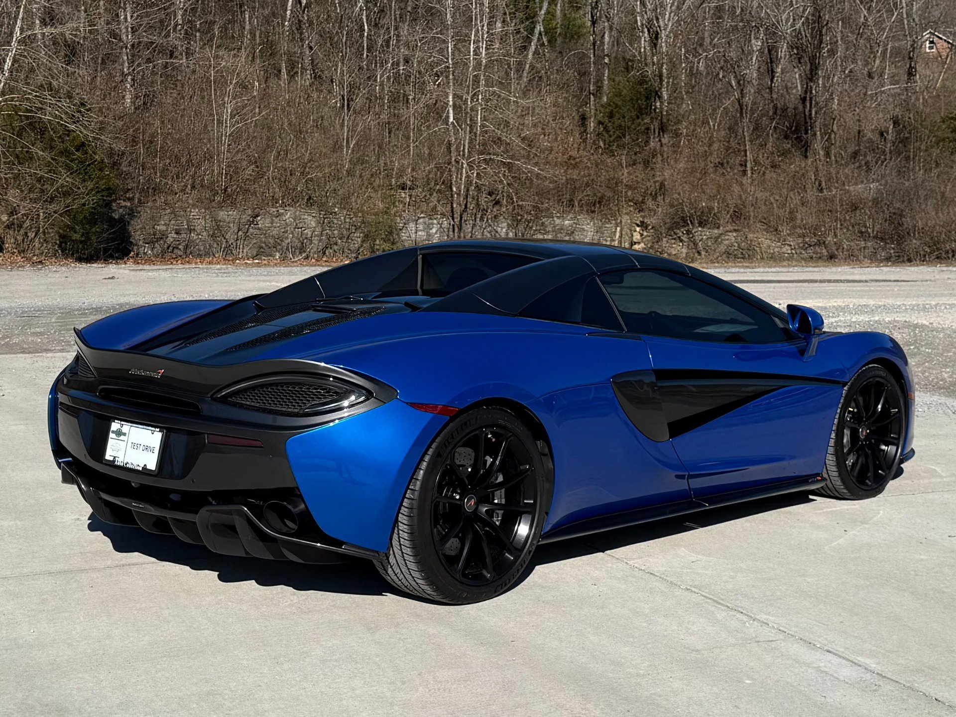 Used 2018 McLaren 570S Spider image 16