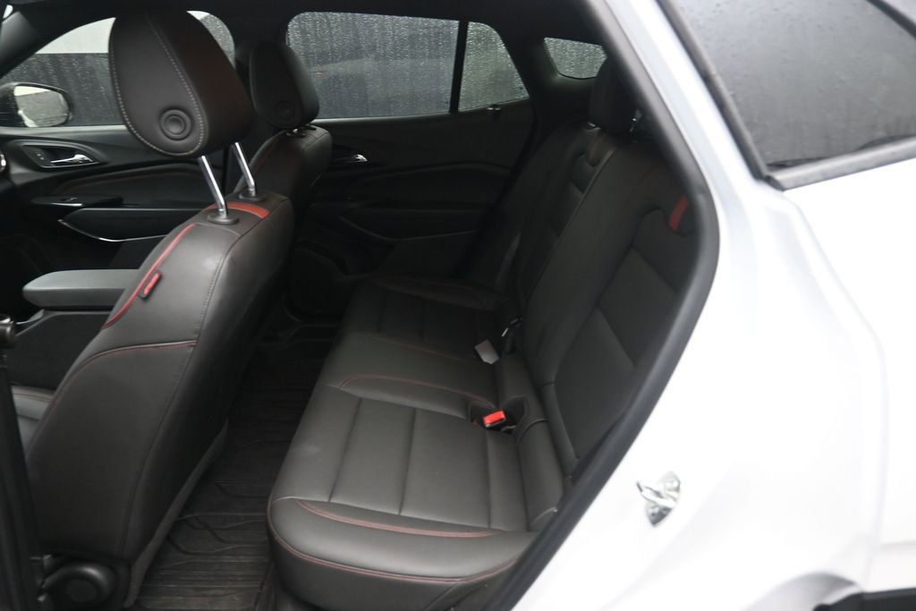Used 2025 Chevrolet Trax RS FWD image 11