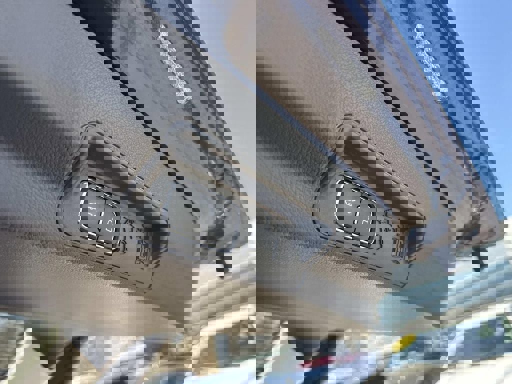 Used 2026 Ford Explorer Active AWD/4WD image 8