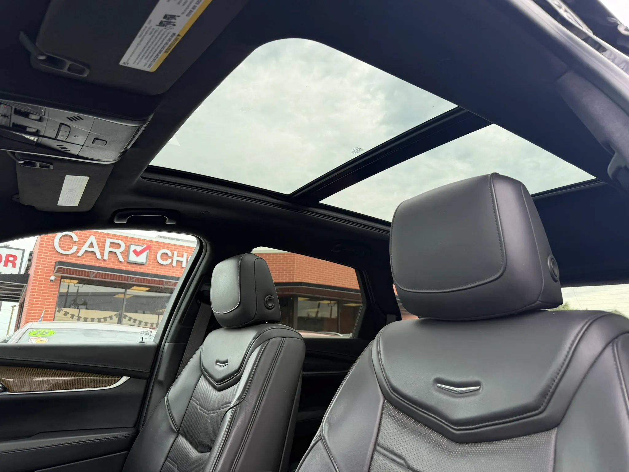 Used 2017 Cadillac XT5 Platinum AWD/4WD image 9