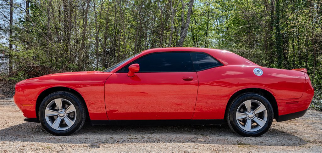 Used 2021 Dodge Challenger SXT image 2