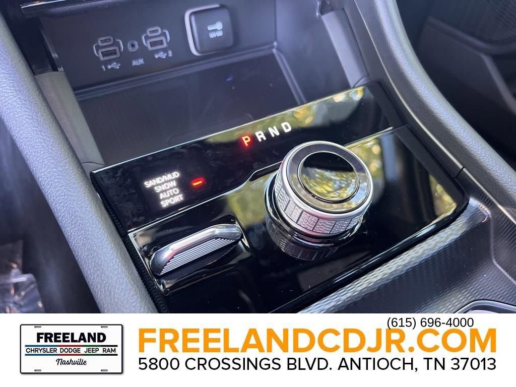 New 2025 Jeep Grand Cherokee Limited w/ Luxury Tech Group II AWD/4WD image 12