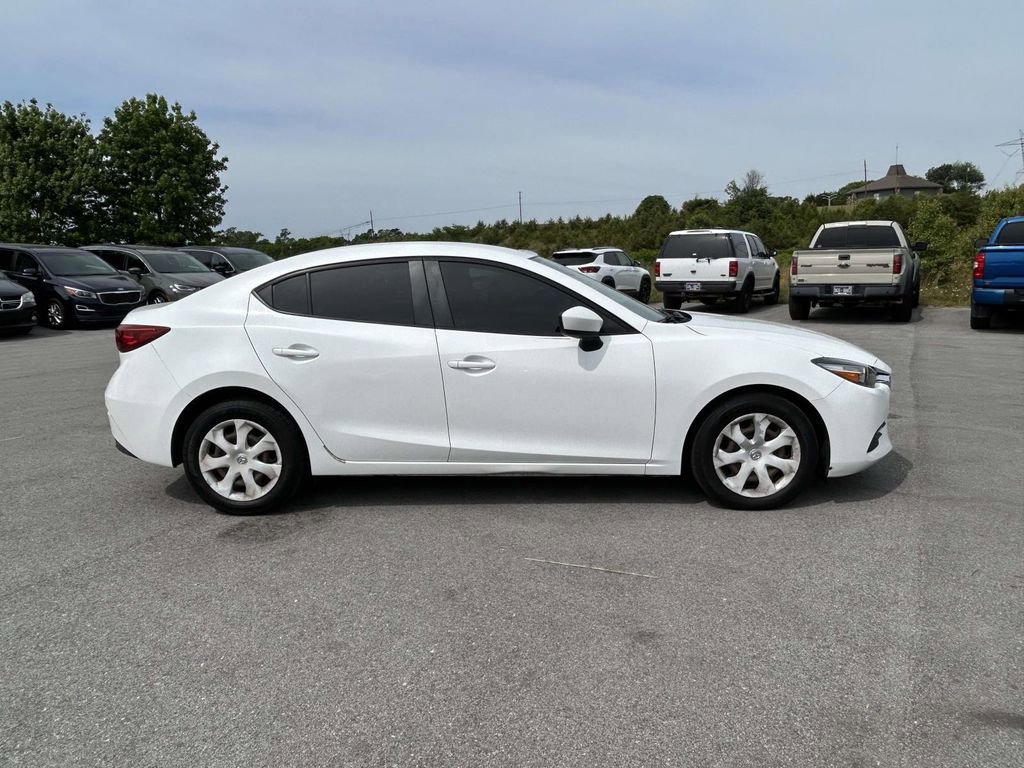Used 2018 MAZDA MAZDA3 Sport FWD image 2